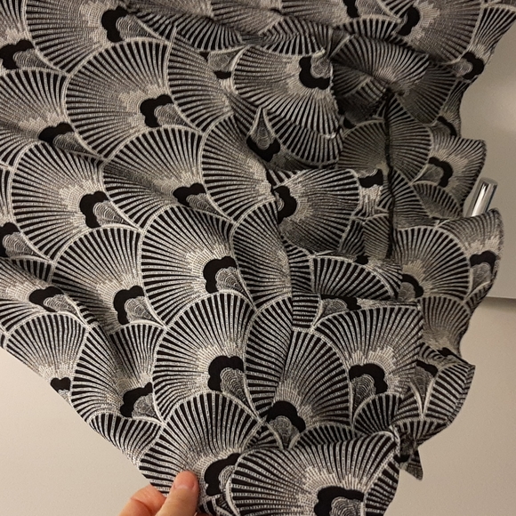 Crepe wrap dress with Art Deco fan print - Picture 5 of 8